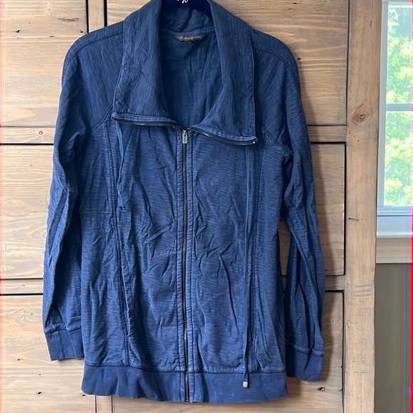 Tommy Bahama Tops - EUC Tommy Bahama zip up light sweatshirt sz S